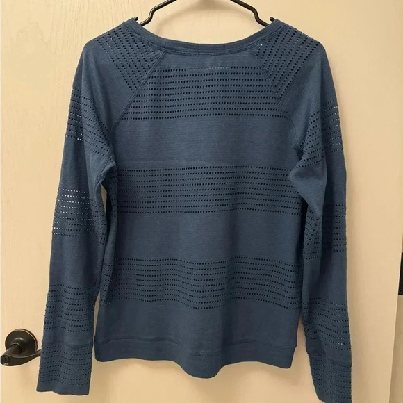 Studio by energy zone blue eyelet long sleeve athletic workout top size medium - Picture 8 of 8